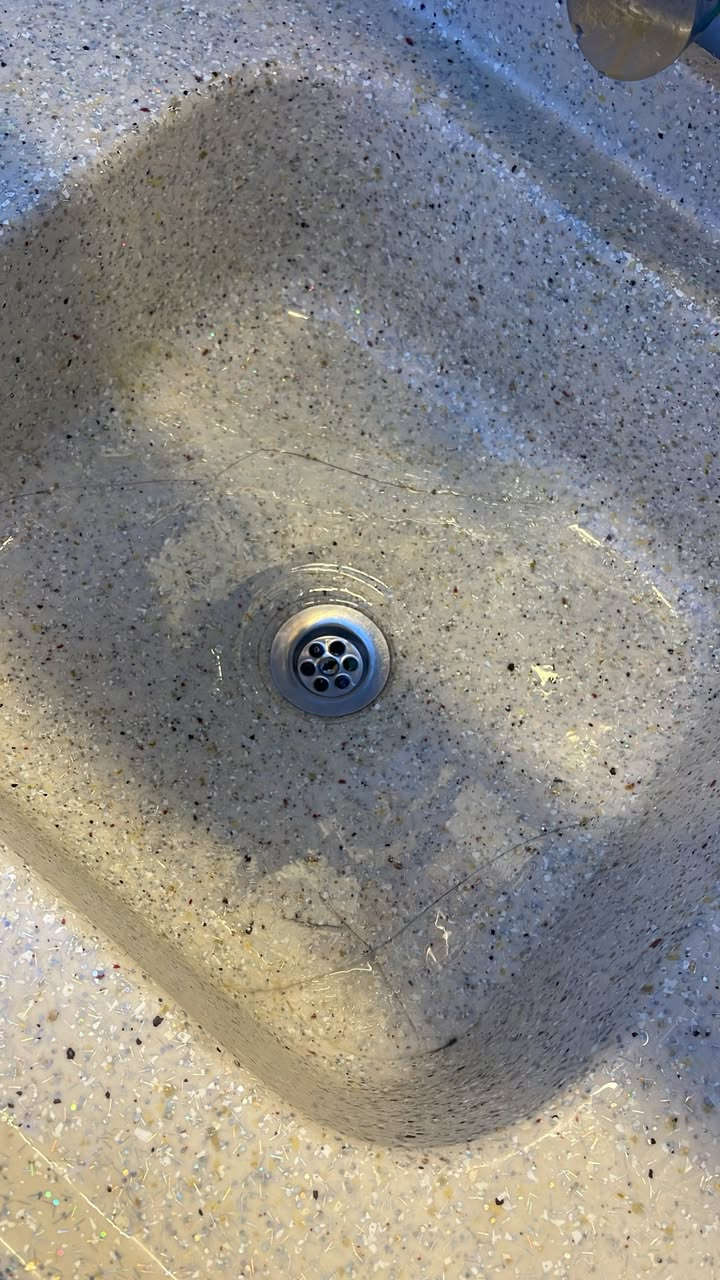 سنك مع ملحق قياس متر وعشرين 
تسگام اخذته ب٢٧٥،٠٠٠ اريده ب١٥٠،٠٠٠ نظيف 
فقط فطر بالحوض مثل ما موضح بالصورة بدون تسريب للمي 
مكاني الكرادة 
‭٠٧٨٦ ٤٩٥ ١٥٤٥‬
