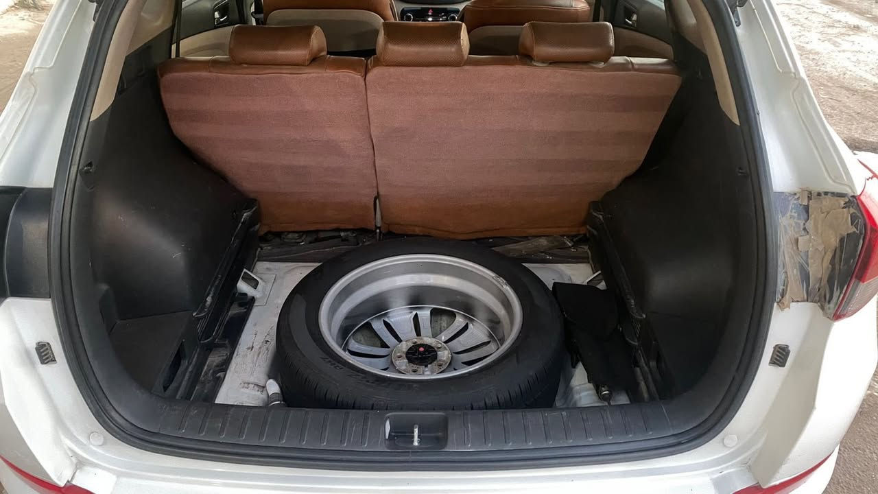 توسان 2016
السلام عليكم توسان 2016 خليجي ماشيه 145 الف 
تحكم استيرن و جلد خمسه ويل كب تخم تاير جديد منظومة تبريد كوري شركة جديد حداديه جديده ما بيه نقص شعره 
رقم بغداد بأسمي تحويل مباشر 
سونار مرفق 
السياره بيه ضربه بالبنيد من فوك وتبدل يعني الدعاميه مابيه شي 
وبيه ضربه ثانيه بالجاملغ وانصبغ 
السعر 165 وبيها مجال العنوان بغداد حي الامين الثانيه 
***********
