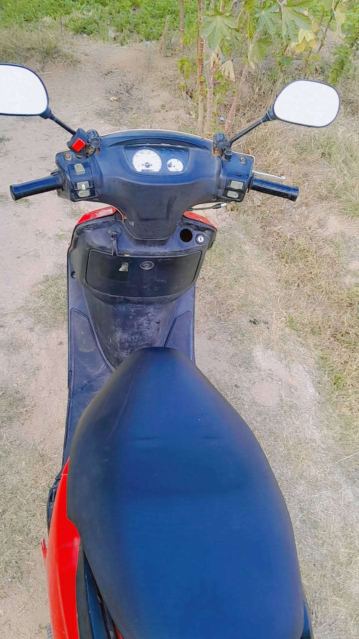 دراجه للبيع فراشه ..ياباني .نثيه ..4T.140
محرك مجفت جديد..بوش بستم ولفات..+..زنجيل ومساطر.
كابريتر..محور يراني مع الشوته إيراني...دراجه جاهزه وخير من الله ..........او مراوس بدراجه إيراني 
السعر 350..وبيها مجال ...***********
