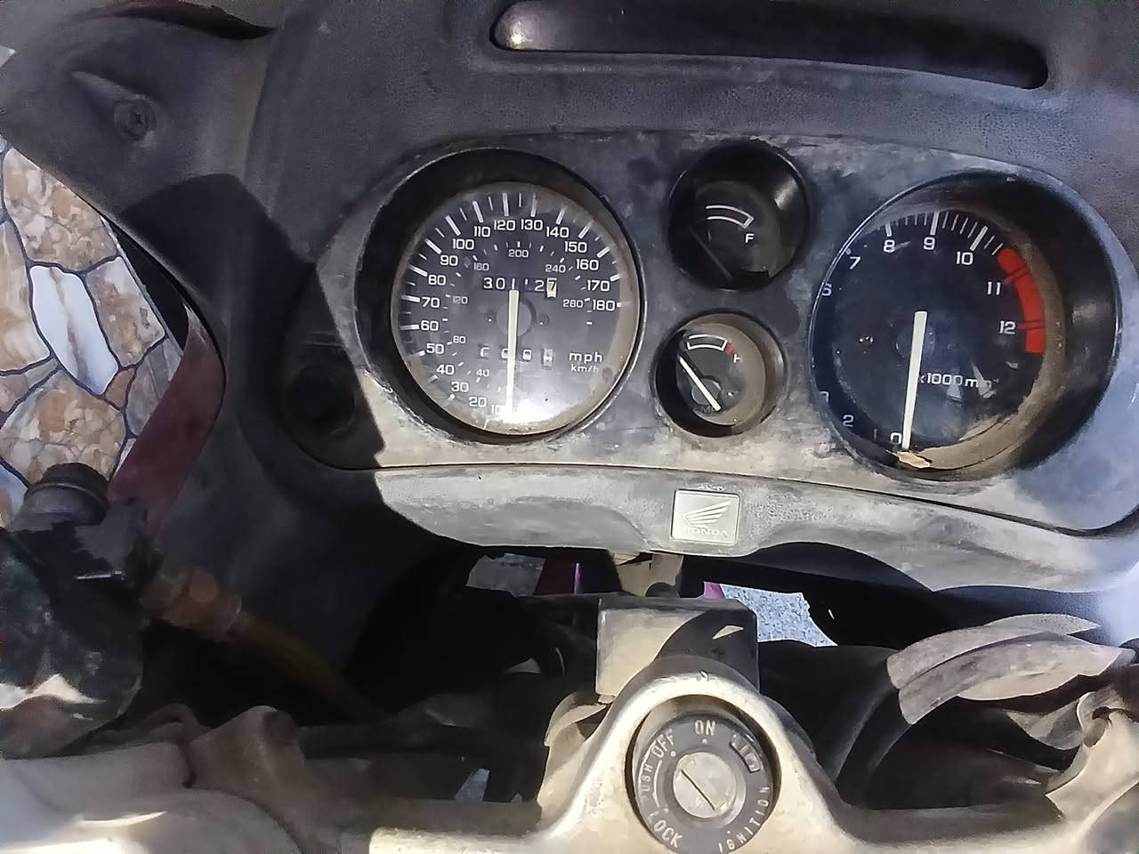 بطح سي بي ار ١١٠٠
للبيع 
كايمه بيه تبخير ومتروكه ابيعلك كوم حديد
السعر ٦ $
بغداد /المحموديه
***********
