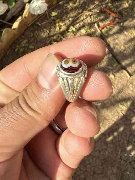 السلام عليكم 
متاح خاتم بحجر السليماني الهندي عنين صياغه يدوية فضه 925
قياس 19
يوجد خدمة توصيل لجميع المحافظات 
***********
