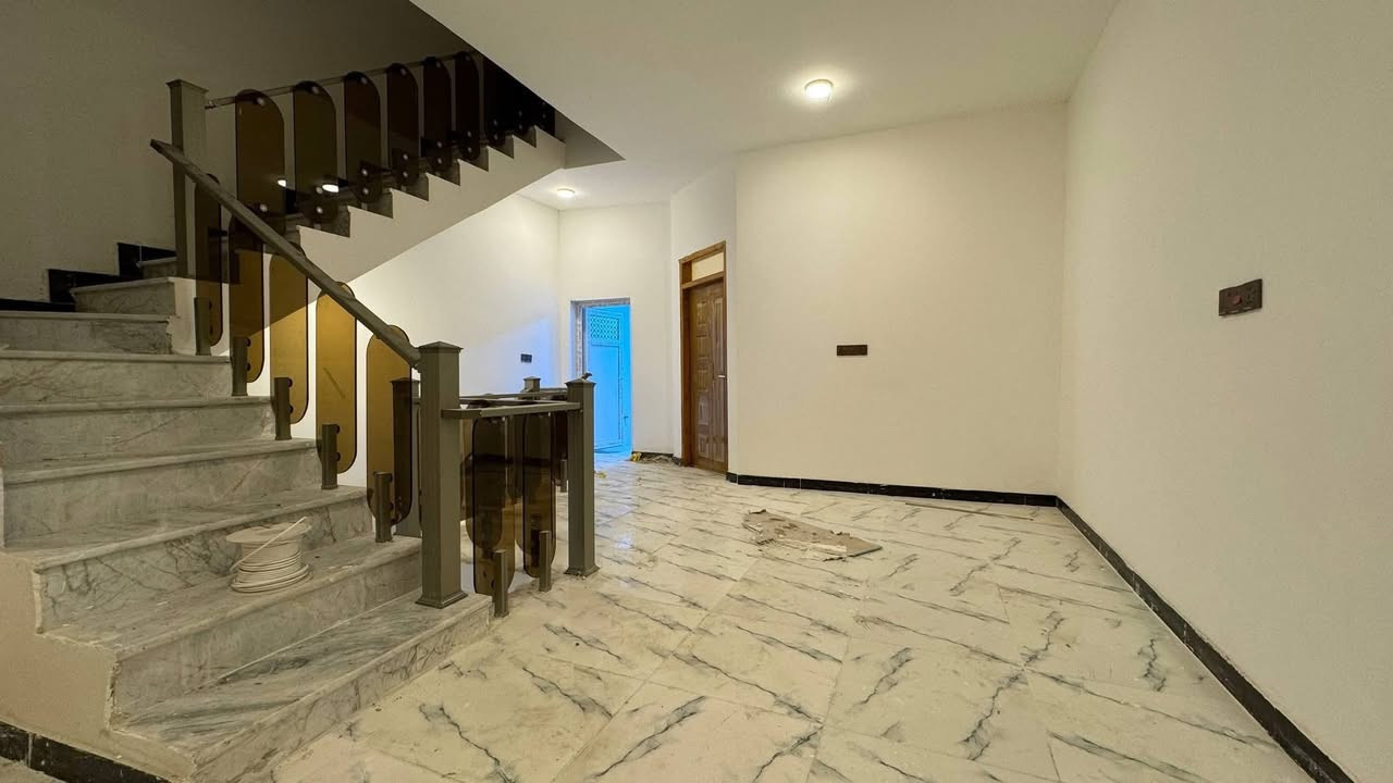 بيت  للبيع 

المساحه - 120 م

العنوان -  الموحيه مقاطعه 42 قرب سايدن الرئيسي 

تفاصيل البناء - طابقين  مسلح  حديث

ط1 - غرفه +صاله+استقبال+مطبخ+صحيات

ط2 -   غرف عدد3+صاله+صحيات  

للمزيد من المعلومات يمكنكم التواصل معنا على الرقم التالي 

***********

***********
