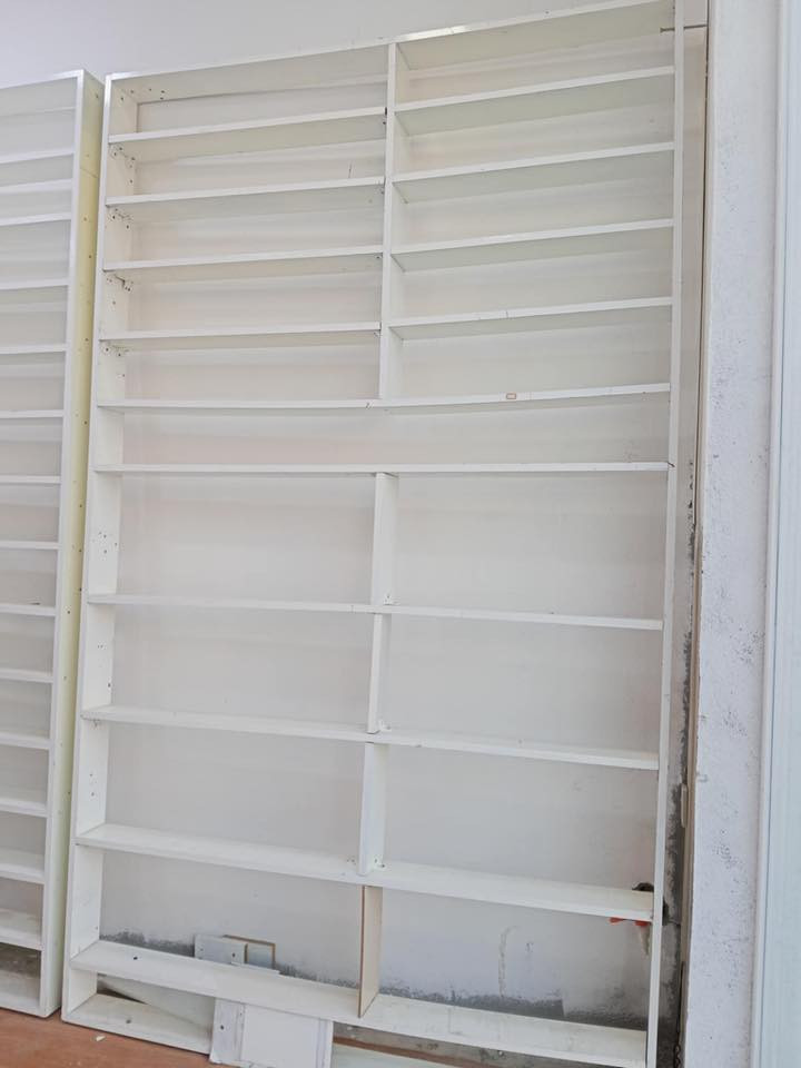 ڕەفە بۆ فرۆشتن بە نرخێكی زۆر هەرزان
***********
