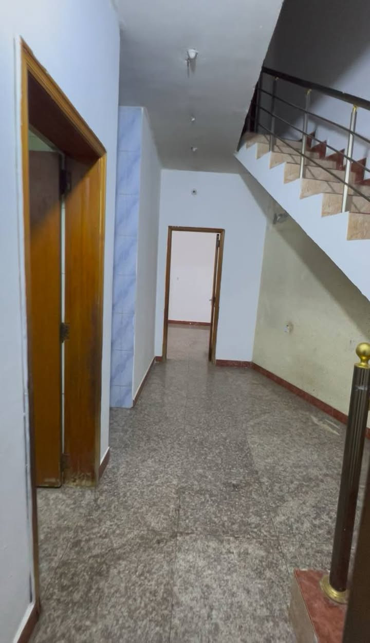 🏛️ بيت للايجار  🏛️
في الجنينه موقع ممتاز

يحتوي غرفة منام صاله مطبخ

صحيات استقبال طارمه سطح

سعر الايجار 650 الف
***********
