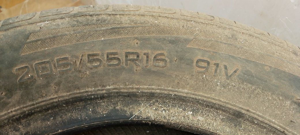 تخم تايرات نص عمر للبيع  للاستفسار الاتصال ***********
