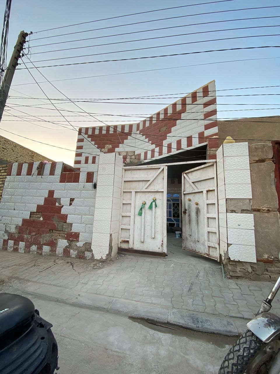 #بيت -للإجار
حي المكرمه خلف مدرسة البيعه قرب سوق المسكف

مساحة البيت ١٤٠ متر  طابق ثاني بي غرفه أجار بيت ٣٥٠ مقدمة ٤ اشهر 

اجور ماء وكهرباء على المأجر 

اتصال عل رقم تالي 

*********** او مراسلة  صفحه
