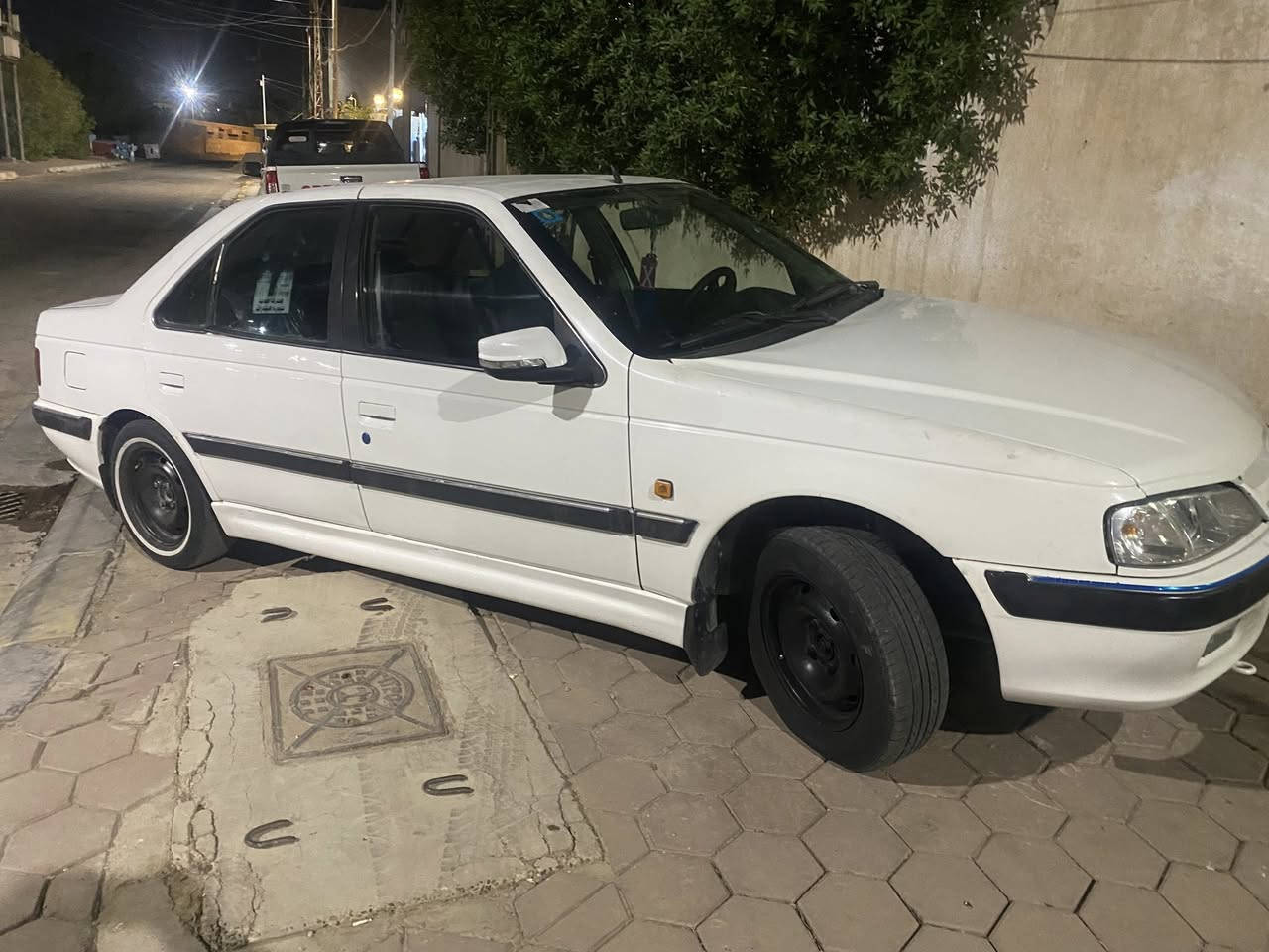 سلام وعليكم بيجو بارص موديل 2011مكينه كير صدر تخم تاير تبريد دوشمه كشنات وارضيه كله جديد سياره بيه بل داير مال جاملغ الخلفي ضربه ومصلحه وعندي جاملغ الامامي بطخه بعدها مامصلحه للبيع اومراوس للاستفسار الاتصال على الرقم ***********
