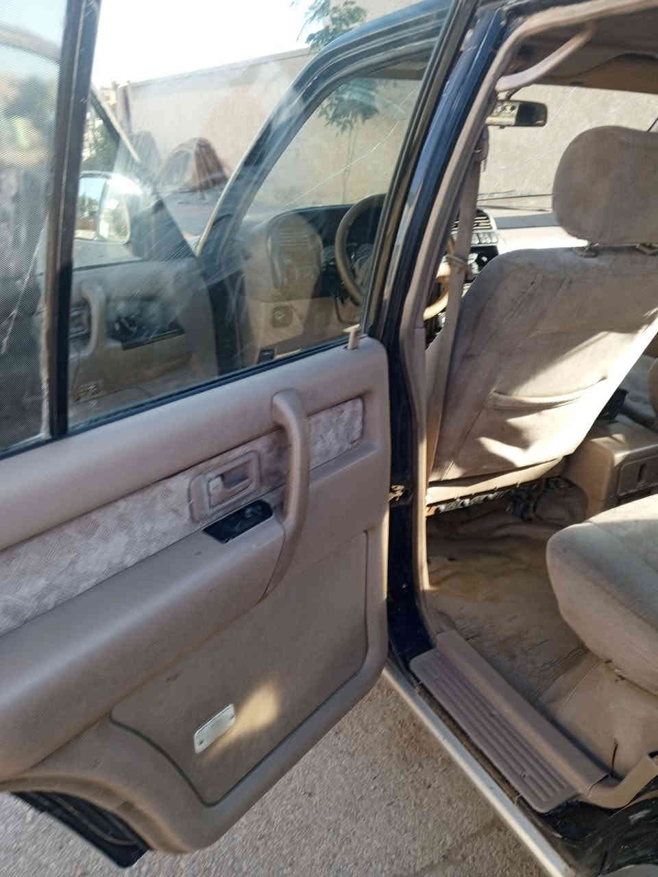 السلام عليكم ازوزه تروبر موديل ٢٠٠ رقم واسط تحويل ثاني يوم  السعر ٤٠ ورقه وبيها مجال للبيع او مراوس حسب القناعه مكان السياره واسط النعمانيه للاتصال  ***********
