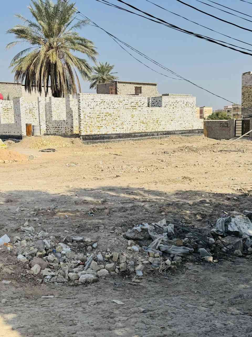 سلام عليكم قطعه ارض زراعي المساحه ٢٥٠ متر ركن .الموقع خلف المجمع السكني طريق حله نجف. القطعه مدفونه وجاهزه للبناء صاير ركن  .السعر خاص ومناسب .الاستفسار على الأرقام التاليه .
*********** محمد رشيد 
*********** منتظر الصليخي
