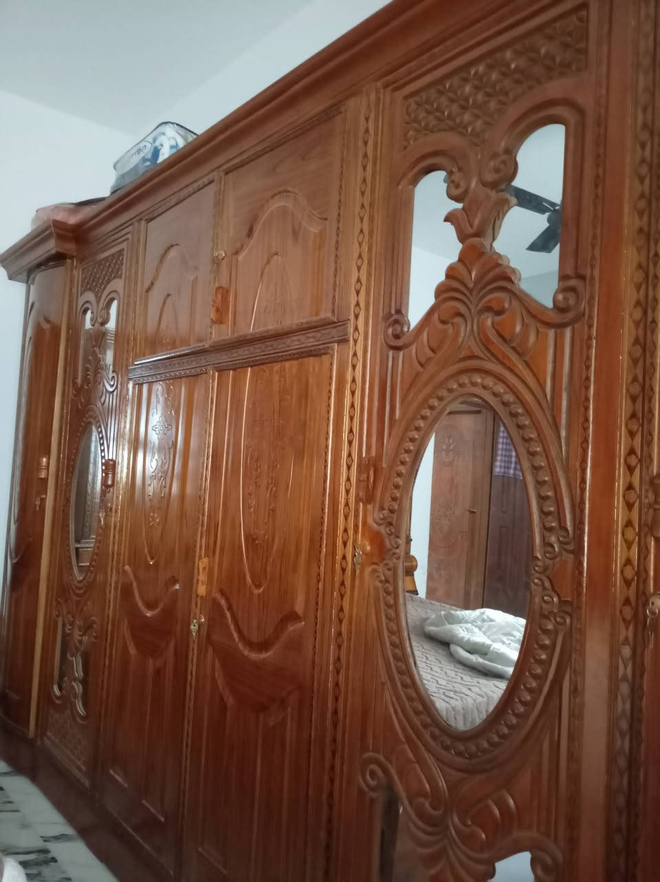 السلام عليكم غرفة للبيع نضيفة كلش سعر ٧٠٠ الي شراي يتصل *********** أو خاص مكان حلة طريق البحمير قريب الكنطرة
