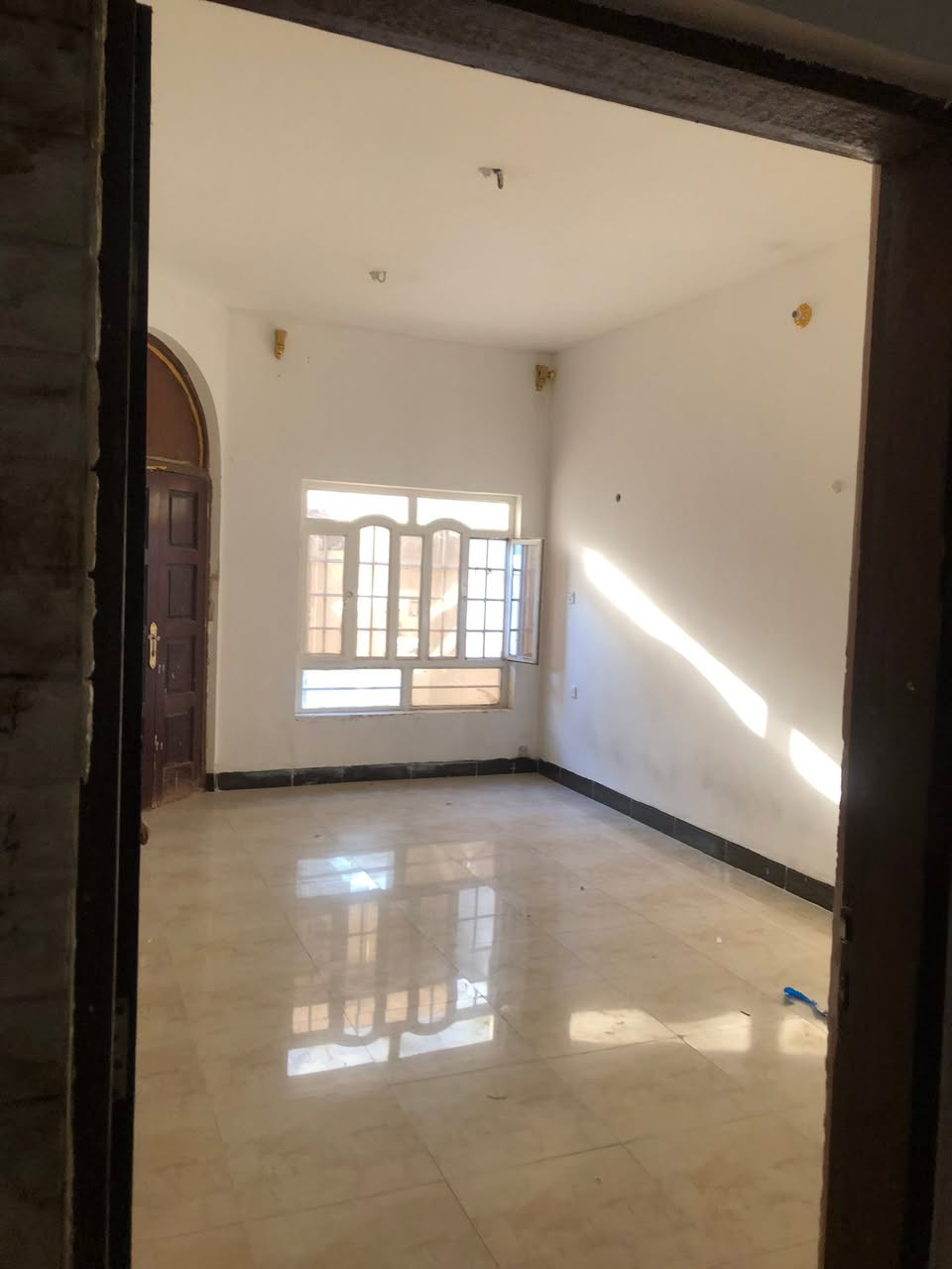 بيت للايجار ب حي رمضان مقابيل الصناعه البيت طابقين والفرع تبليط ايجاره 250 قفل للتواصل ***********
