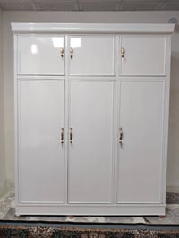 النجف • ابيض • ٣ باب