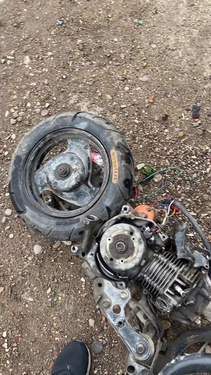 سلام عليكم عندي شاصي ومكينه مال عدله بوشه 55 سعر 125 وبيها مجال ***********
