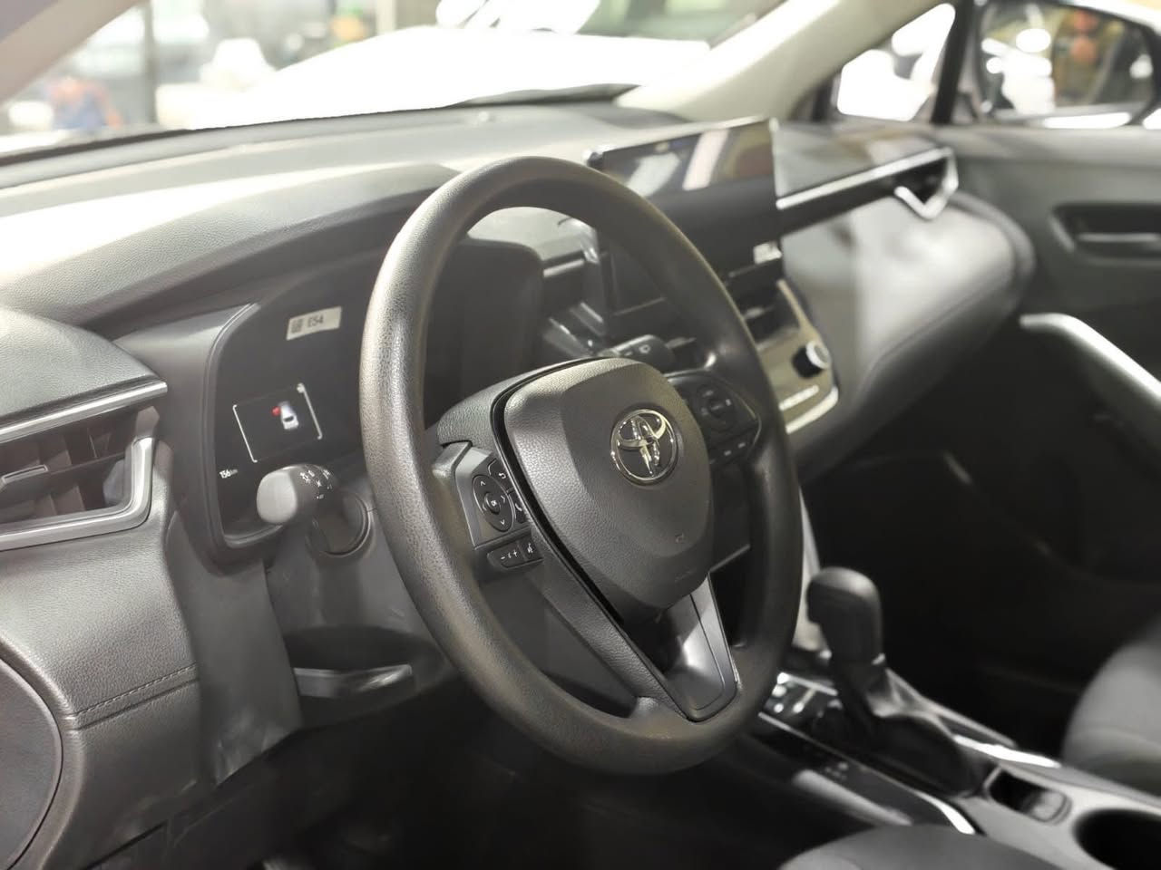 تويوتا كورلا كروس موديل 2025  / داخل مخمل  السعر 27 مليون و500 الف دينار عراقي مرقم   ي + ناقل حركة CVT✅ ✅ جنوط قياس 17 إنش✅ مصابيح أمامية LED✅ دخول وتشغيل بصمة (عدد 2)✅ إشارات على المرايا الجانبية✅ تحكم كهربائي كامل بالنوافذ✅ مقعد السائق يدوي + مقاعد مخمل✅ تبريد أمامي وخلفي✅ فتحة سقف (سلايد) بانورامية✅ نظام مراقبة ضغط الإطارات TPMS✅ نظام رادار أمامي ومثبت سرعة✅ أنظمة سلامة متقدمة:• نظام تحذير التصادم الأمامي• نظام التوقف التلقائي• نظام تحذير الخروج من المسار• نظام البقاء داخل المسار✅ بلوجكترات + نظام ABS✅ منافذ USB-C
شركة الفرس ألأبيض لتجارة السيارات 🚗
☎***********
☎***********
 بغداد مدينة معارض البياع -الشارع المميز-مقابل كراج البياع 📍
لاستفسار يرجى الاتصال على الرقم:
☎***********
☎***********
