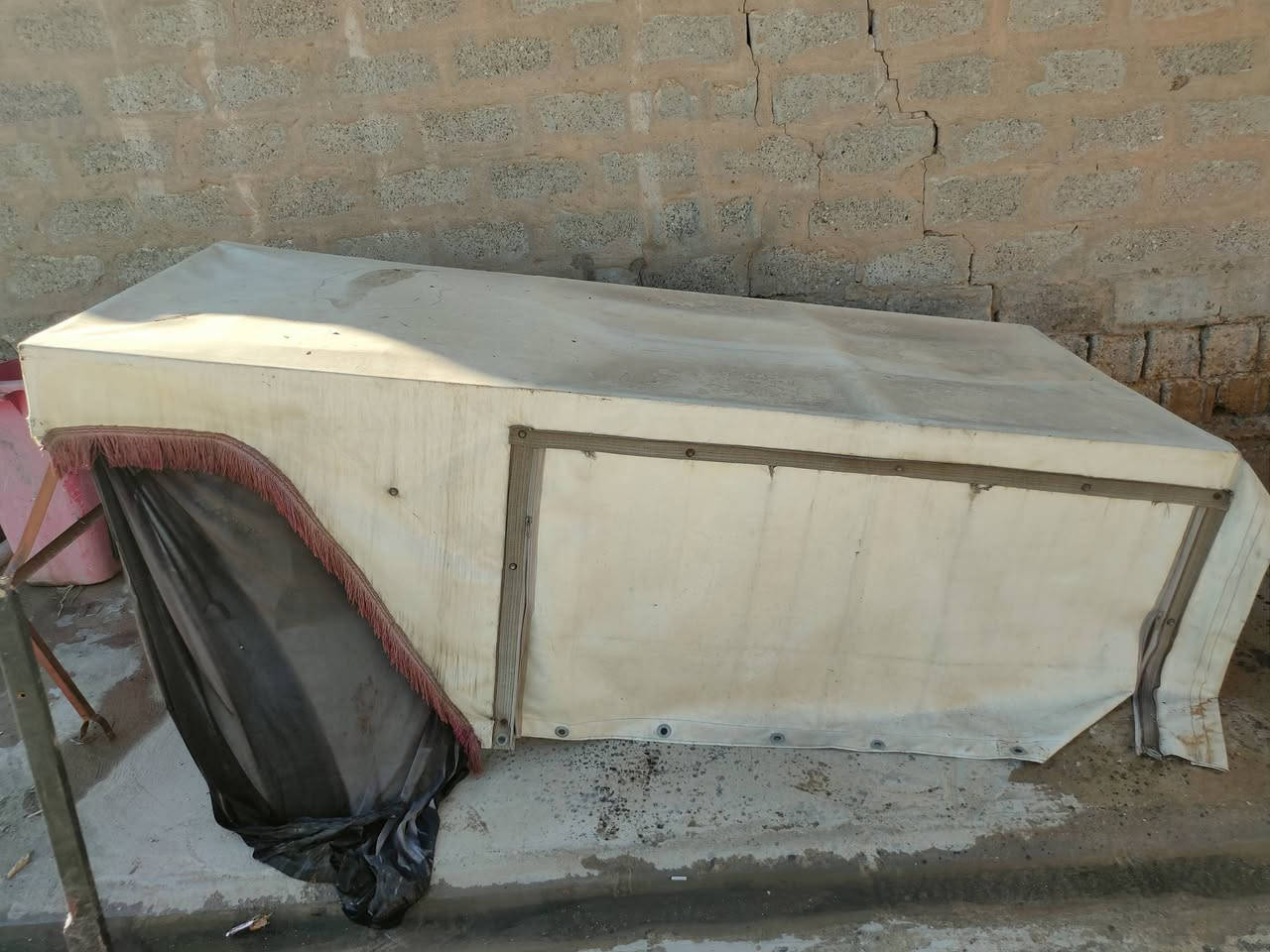 للبيع انواع الجنج وسقيفه ومحجر كل شي بسعره.. شراي يتصل ***********او تعال خاص وادلل
