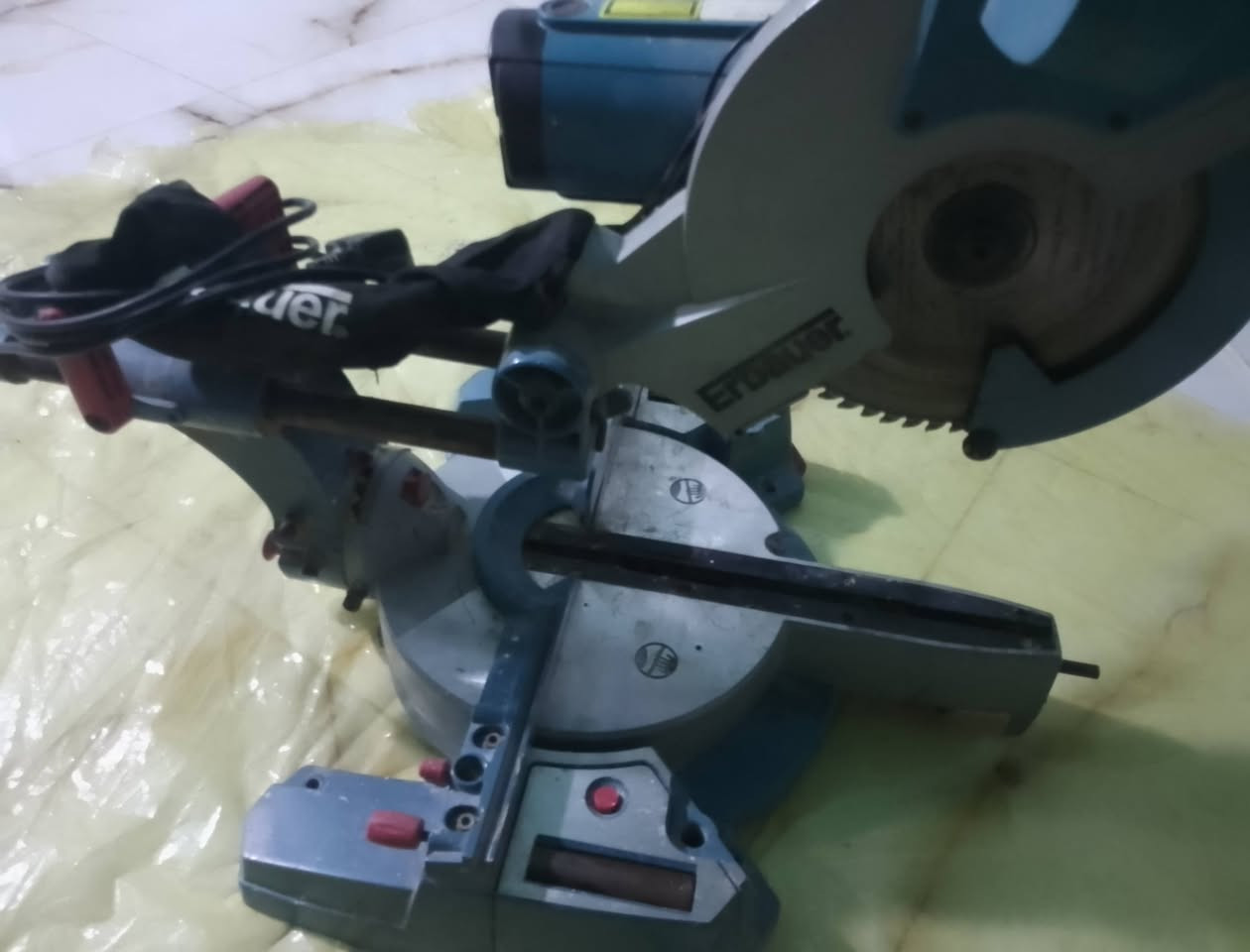 السلام عليكم منشار كهربائي ماركة erbaur انكليزي يعمل على الالمنيوم الخشب كلشي  بريطاني بالة زاوية 55 قلاب سلايت السعر 225 وبي مجال العنوان بغداد الكاضمية يوجد توصيل


**إذا كنت صاحب هذا الإعلان وتريد حذفه لأي سبب، رجاءا أرسل رسالة إلى الدعم الفني**