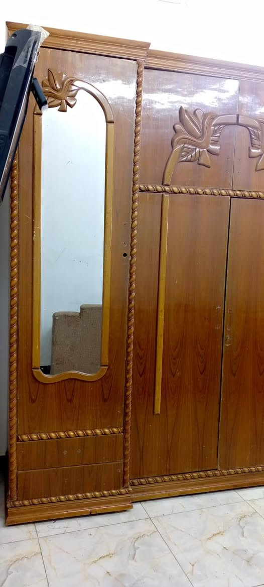 السلام عليكم ..كنتور ٦ باب نظيف كلش .بسعر. مناسب ..المراسله +9647779525251
