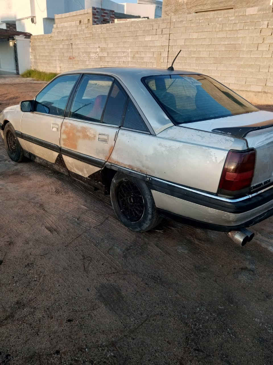 اوبل اوميكا موديل 1991 رقم انبار تحويل مباشر محرك 2000 كير اوتو تخم تاير صدر كامله السياره السعر 18$ 
مكان السياره الأنبار الرمادي جويبه/ ***********
