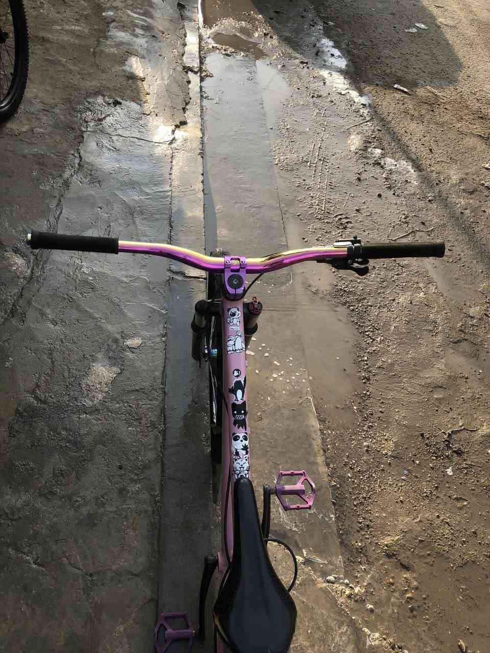 سلام عليكم بايك استعارص سناب
باسكل مصبوغ صبغ حراري مال سيارات وعلي نانو سيراميك بايسكل عليه بطيخات سبع الوان صوت طرب  دبل شغال حجم البايك ٢٦بريك شيمانو دهن بايكسل مكمل مكاني بغداد الرقم ***********
