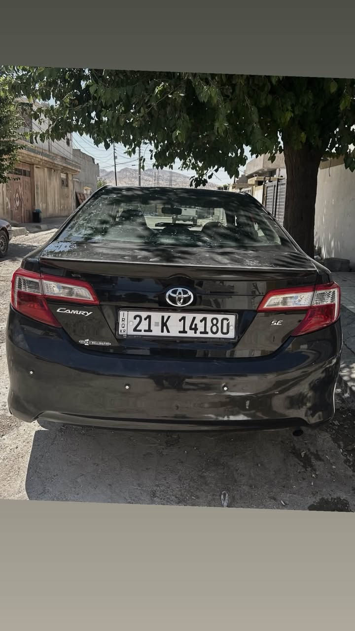 کامری مۆدیل ٢٠١٢ 
ئەمریکی یەک پارچە بۆیاخ بی ناوگرتن ٣ پەڵە ساردی هەیە مەکینەی قەباخی کراوەتەوە مەسرەفی تیا نیە سعری ١١٢
***********//
