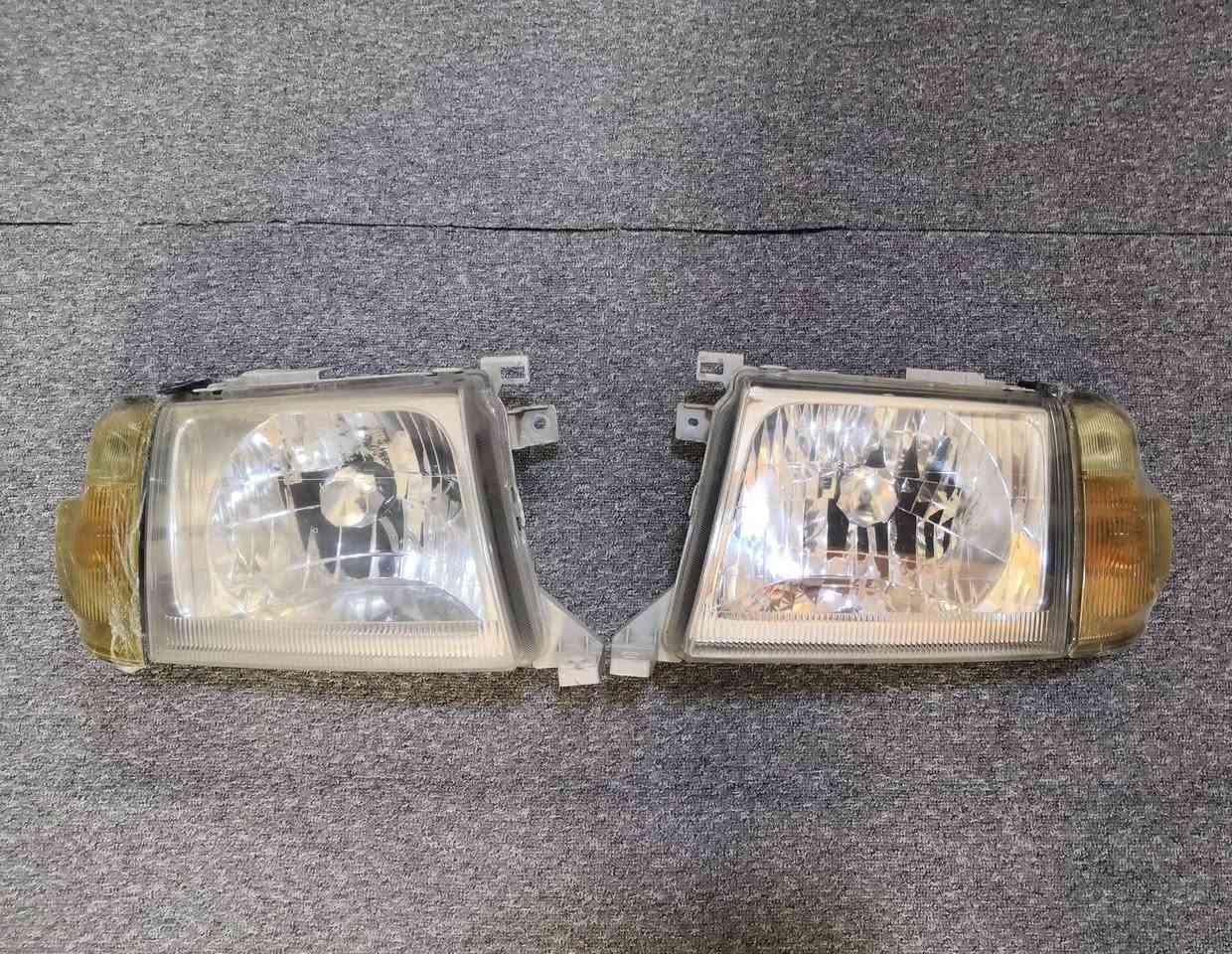 لایتی نیسان پیکاب مۆدێل ٢٠٠٢ لای سایەقو بە سەکنەکانەوە دانەیەک بیلادیە یابانیە دانەیەک تایوانیە

لايتات نيسان بيكاب موديل ۲۰۰۲ جهة يسار يمين معة ٳشارات نضافة شمشمل, السليمانية
