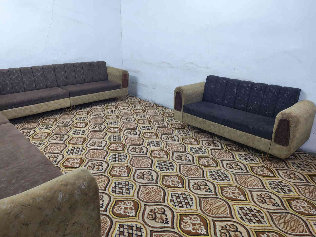 ديوان للبيع تزكام اي ضرر مابي كلش نضيف 14 مقاعد السعر 325 وبي مجال العنوان كربلاء حي العامل يوجد توصيل داخل كربلاء الستفسار ***********
