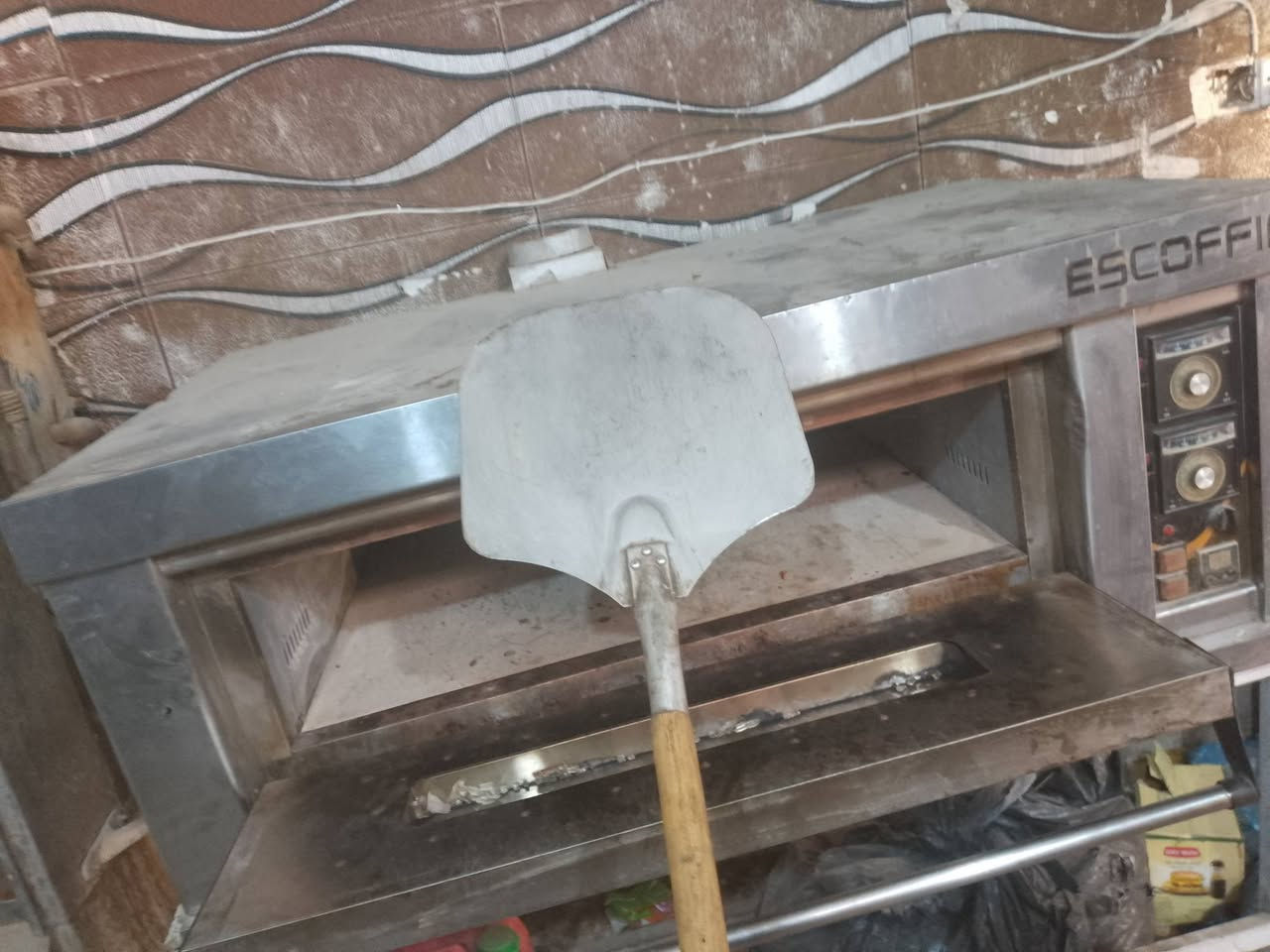 السلام عليكم للبيع فرن للبيع ارضيه مالته حجر مكاني بغداد العبيدي رقم تلفوني *********** السعر 425 بمجال
