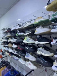 شلون الشباب  متوفر شلعة 20 قطعة ب100 الف  من قياس 40 لل 44  الي يريدها...