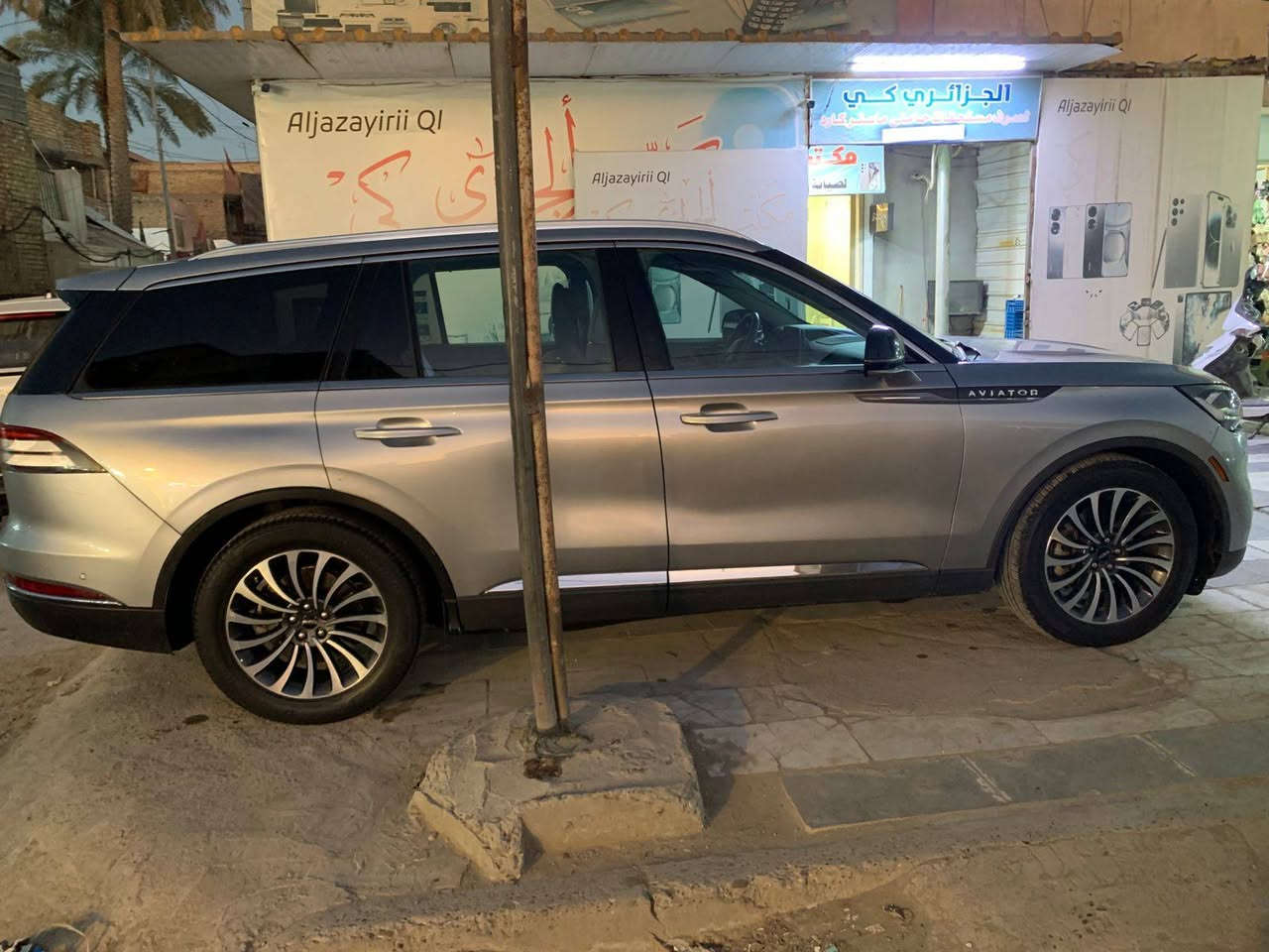 سلام عليكم لينكولن افياتور موديل ٢٠٢٠ السياره جاهزه وبأسمنه شرط التحويل تايرات مشلن كلشي على البلاد مواصفات اذا اكعد اشرح صعب اكتبهن كلهن سياره جديده وجاهزه من كل النواحي السياره فول الفول اقل مواصفه تدليك بالكشنات صور الحادث مرفقه عنوان بغداد الشعله للستفسار الاتصال على الرقم 
***********
السعر ٢٩٥ وبيها مجال بسيط
