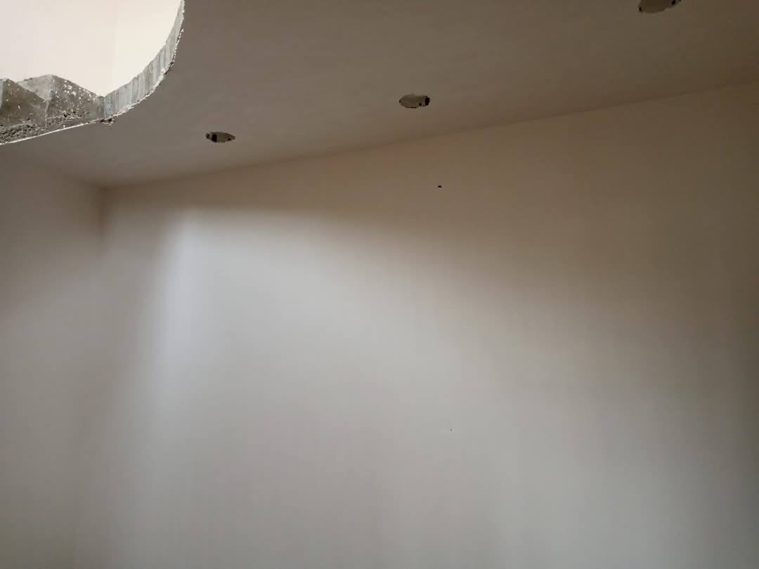 اني عدي كادر خلفات لبخ وبياض وجص شغل درجه وله بيه وساب***********
