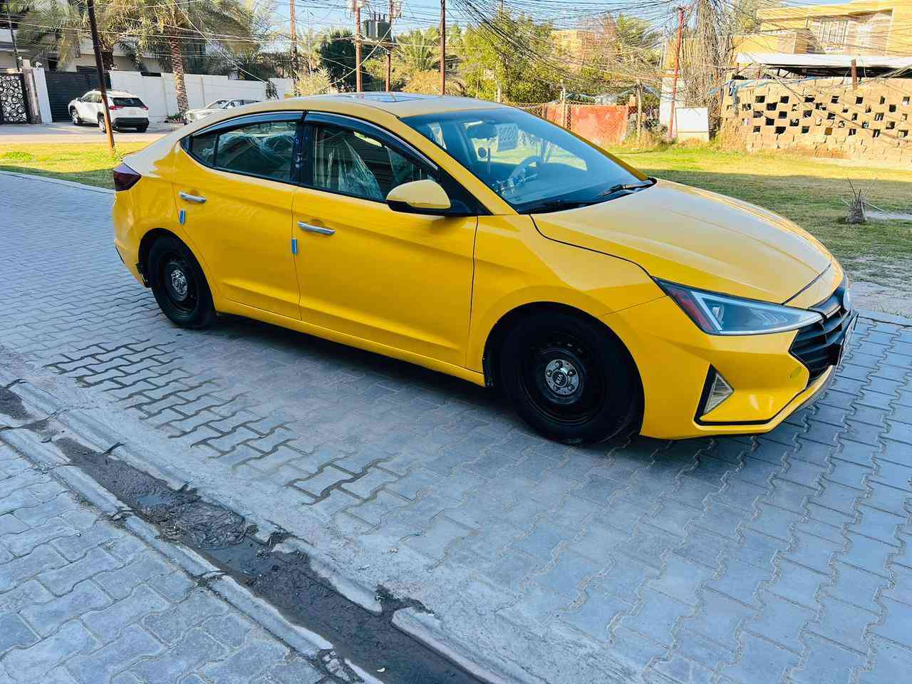 السعر 123 وبيه مجال
الاستفسار *********** مكان السياره كربلاء 
سلام عليكم هونداي النترا موديل 2019 وارد كندي حادثه قبق جنطه بدون دواخل 
مكينه وكير وحداديه وطخم تاير وتبريد كفاله عامه 
فول موصفات فتحه تحكم استيرن شاشه حساس خلفي امامي تدفىه كشنات بصمه اشاره ترحيب 
مكينه 2000 لا تنقيص ولا تبخير 
مصفره هيىه وغرمات سنويه 2030 رقم بغداد دولي
