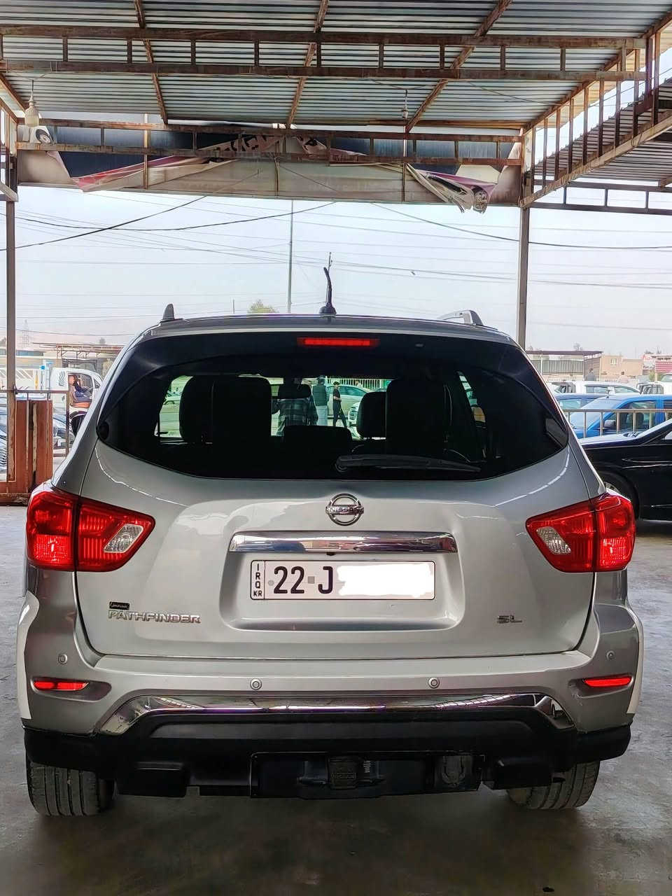 سلام عليكم سيارة نيسان بانفندر موديل 2017 
مكينه V6  3.5 ماشيه 100__مكينه مامفتوح
 مواصفات واحد ع واحد فول لمتدد  مكينه مامفتوح رقم سنوية هزا جديد مع كوبون بنزين بيه اربع قطع صبغ بدون دواخل 
مراوسه حسب القناعة
عنوان طريق اربيل موصل ناحية برطلة
للاستفسار ***********/***********
السعر 140 $$ وبي مجال
