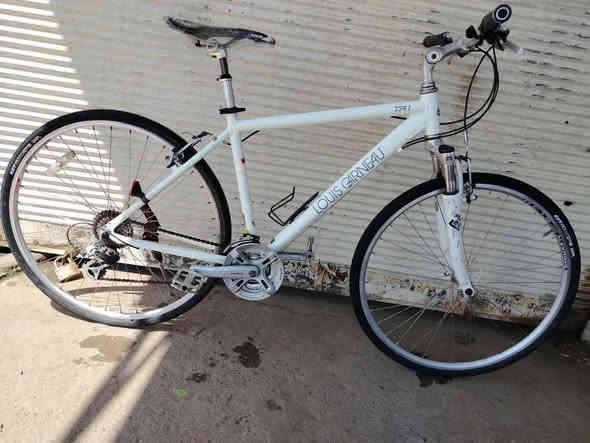 السلام عليكم
*اقرأ المنشور قبل أي شيئ 

للبيع 

النوع :LOUS GARNEAU (ترحال/هجين) ختم واحد 

السيستم : SHIMANO 

عدد السرع 8*3 /صينية SHIMANO /عقرب SHIMANO

نظافة فريم البايك %90 يحتوي فقط على شخوط لا يوجد فطر أو كسر 

*دبل ألمنيوم /فريم ألمنيوم  /ويل ألمنيوم 

سعر البايك مع الملحقات 230 ألف وبيه مجال قليل جداً الصراحة لين الاغراض ألي مشريهن أله غاليات 

سعر البايك بدون الملحقات ١٩٠ألف  
 
* مكاني بغداد  البلديات 

للتواصل  /*********** أو تفضل خاص 🤍

(و الحمدلله والشكر)
