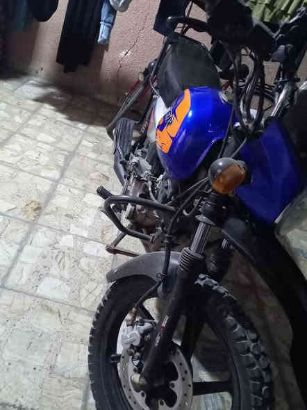 السلام عليكم أخوان يوجد دراجه بوكسر بحاله جيده للبيع مكفول من السرقه بدون أوراق مفقوده السعر ٧٠٠ وبيه مجال قليل. الاتصال على الرقم ***********
