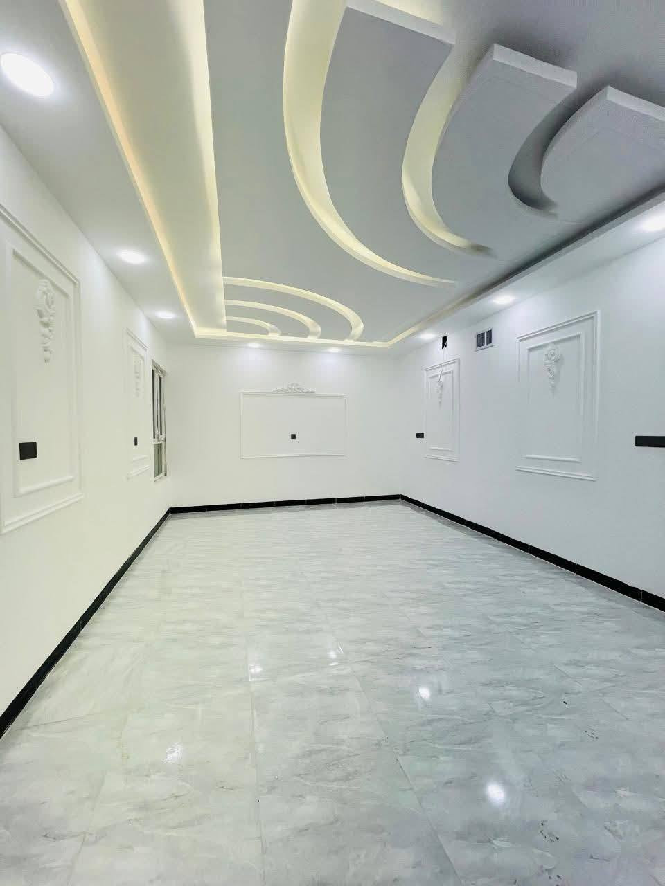 #عروض مكتب جنه للعقار 🏦🇮🇶
                     
                       🏦  دار __للبيع🏦

المساحه#200 واجهه 11

الموقع #حي الملايين الأولى قرب فلل العناز 

نوع العقار # بستان ملك صرف طابو الزهور

بناء حديث 2025 تسليم فوري 

يحتوي على استقبال وهولين ومطبخ و5غرف نوم وصحيات

للاستفسار الاتصال على الرقم او مراجعه مكتب جنه للعقار حي الملايين الأولى مقابل جامع الحسنين

📱📞*********** ياسر الخيرو...

📱📞*********** عمار الخيرو...
