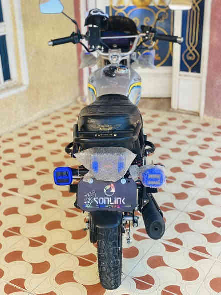 السلام عليكم دراجه للبيع سافان سونك موديل 26 زيرو زيرو صار 15 يوم من طاله من الوكيل بصمات ثنين تشقيل عن بعد مكفوله حتى من الشخط أوراق بغداد المكان واسط العزيزيه الاستفسار ***********
