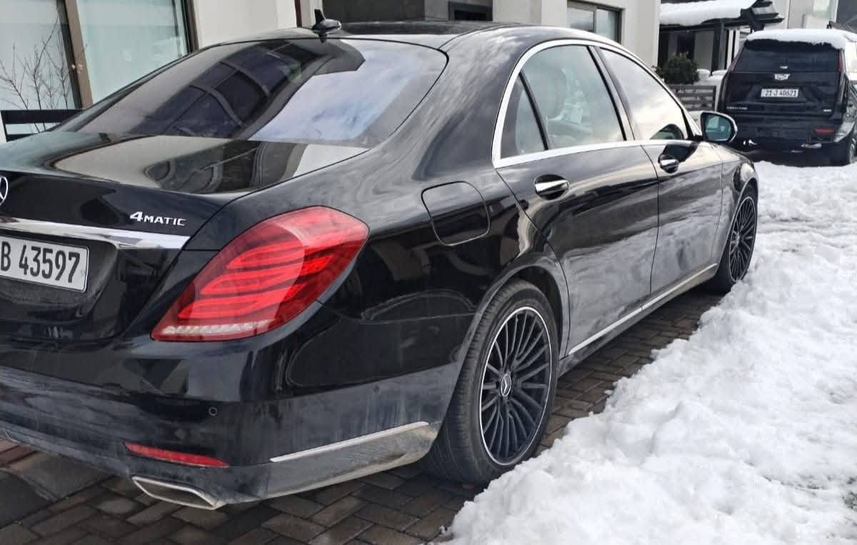 اللي يدور رئاسي وجديد وضع شركة
مرسيدس اس كلاس S500 موديل 2016 باب طويل
فول مواصفات رئاسي 5 فصوص 
ماشية 93 الف 
بدون صبغ 
مكان السيارة سليمانية 
للاستفسار ***********

