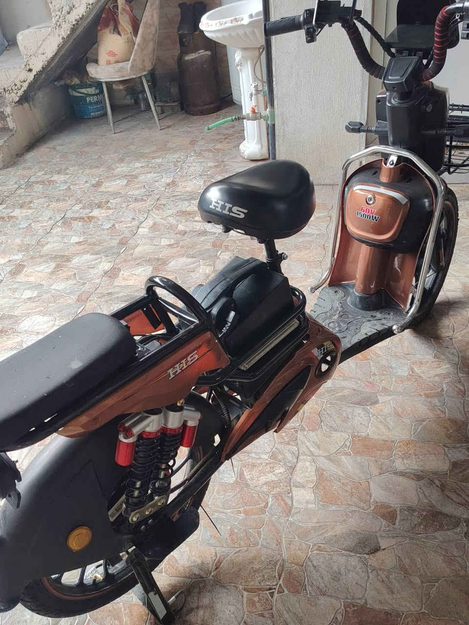 سلام عليكم ماطور شحن للبيع
السرعة 90 
البطاريات 5 
كهربايات شغاله اشيار 
سويج 2 وبصمات 
السعر 350 وبي مجال 
كركوك حي الااسراى
***********
