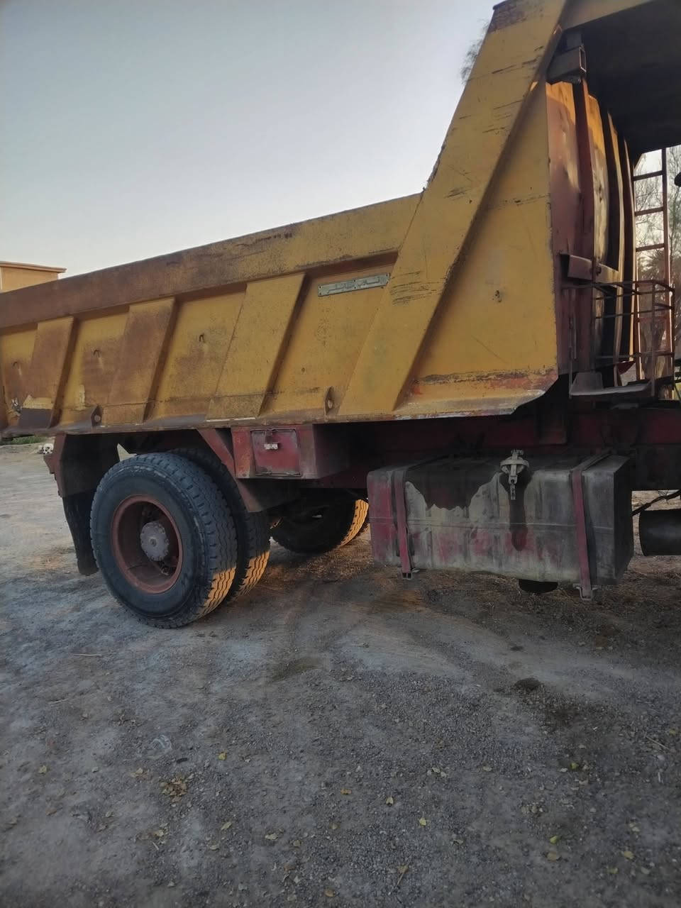 مان للبيع موديل ٨٢ محرك ٢٥ لا تنقيص ولا تبخير كير ٢٥ مال قجمه اكسل ١٨ شاصي مكفول رقم انبار تحويل ثاني يوم السعر ١٨ وبيه مجال الاتصال على الرقم ***********
