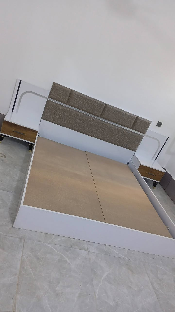 غرفه تركي درجة اولى امس شديتها واريد ابيعها جديدة حتى كراتينها موجودات اريدها ٥٠٠ عنواني النجف 
*********** بي واتساب
