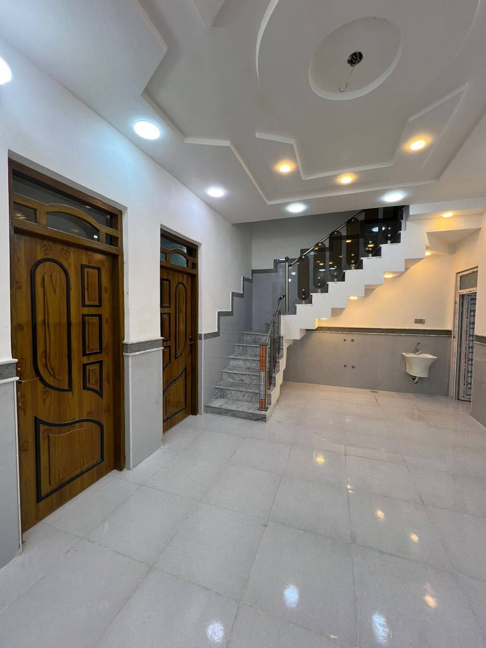 دار للبيع مغربه طابق  واحد  المساحة  140متر الموقع قرب مدرسة جعفر طيار وره سوك ***********
