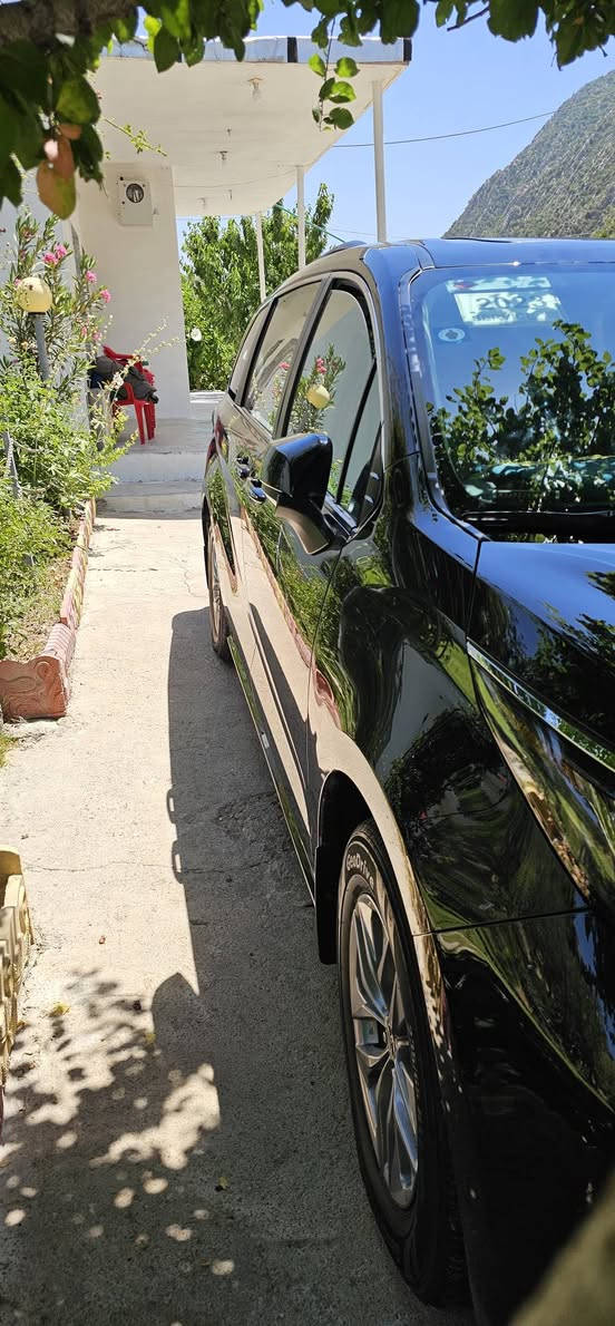 اللهم صلي وسلم وبارك على سيدنا وحبيبنا محمد تيوتا سينا ٢٣ رقم بغداد بأسمي جديده لوك مكفوله كفاله عامه مطلقه من كلشي مكفوله من بارد اوزلغ اوحالوب اوغرق شرط فئة XLE معروفه مواصفاتها دون ذكر التفاصيل بسعر ٣٣٥ ورقه وبيها مجال مكان السياره الانبار هيت للاتصال وتفاصيل اكثر يرجى الاتصال على الرقم *********** اتصل واني خادم أبو ايهاب
