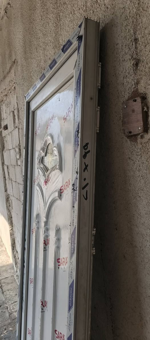 باب المنيوم جديد للبيع سعر 70
طول متر عرض مترتين 210
***********
