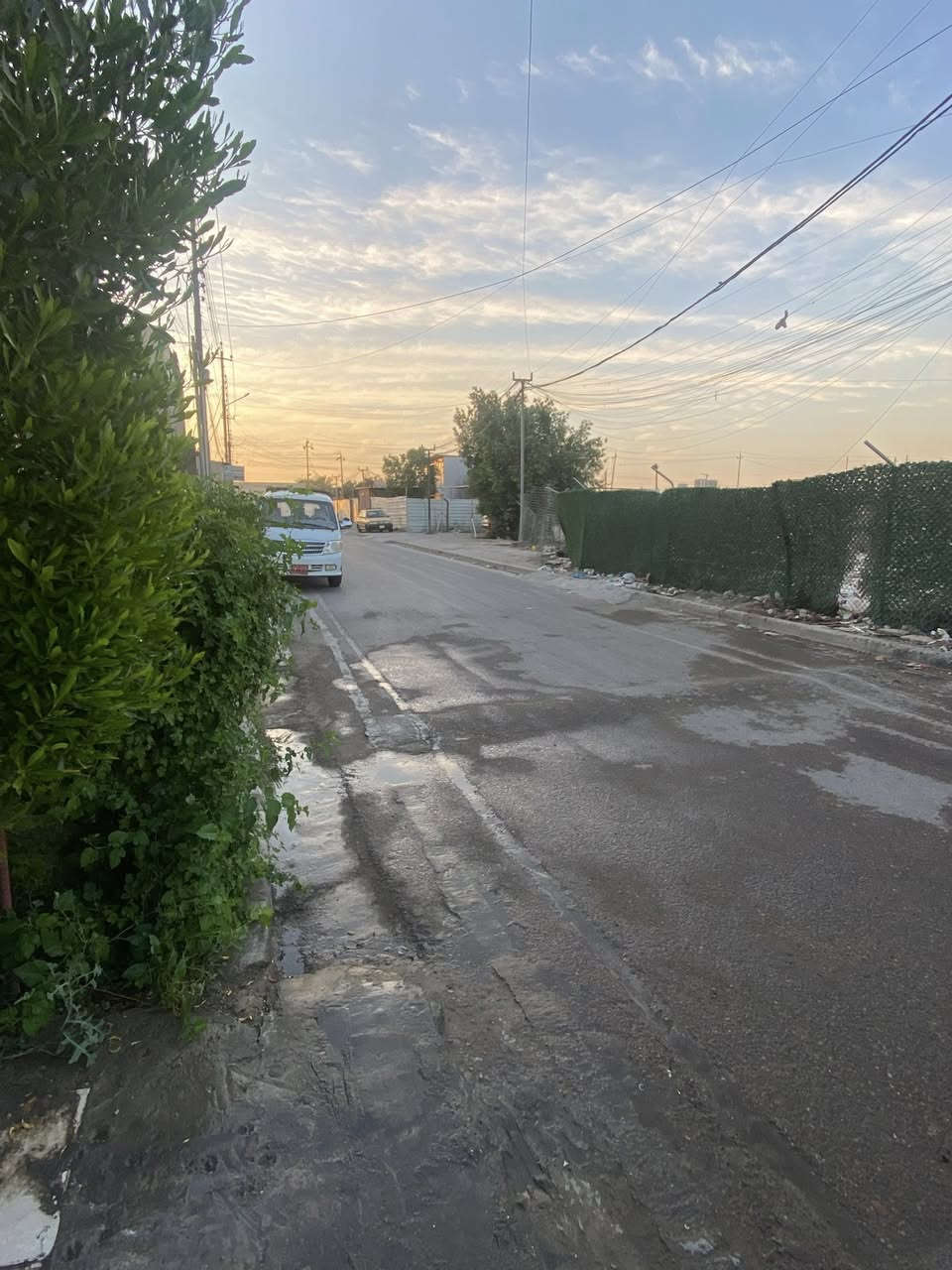 🔴 بيت للبيع في الري قرب شارع السياب
بيت مساحة 150 متر واجهه 10 نزال 15 مع تشجير الطابق الأول يحتوي على گراج ومساحة حديقة وتواليت خارجي وصالتين ومطبخ وغرفة نوم وحمام وتواليت داخلي منفصلات والطابق الثاني غرفتين نوم وسطحين 

السعر 300 مليون للاستفسار الاتصال على ***********
