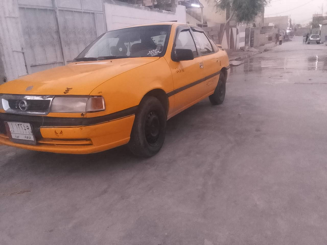 بيع اوبل فيكترا سياره نضيفه بيه دفتر بنزين كير محرك شرط موديل 94 ***********
