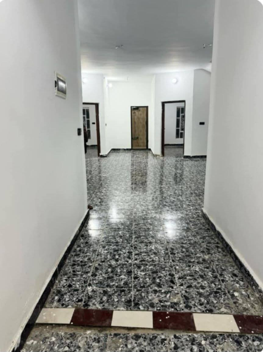 بيت للبيع طابو صرف مساحة
250 متر حي التربة قبل
المدارس الصينية بشارع
واحد يتكون من الطابق
الأول غرفتين وصاله
وديوانيه ومنور وصحيات
داخلي وخارجي الطابق
الثاني فقط غرفة وعندك
الساحة البرة كراج سيارة
وحديقة صغيرة جيران ذهب منطقة هادئة آمنة كل الخدمات ماي كهرباء تبليط مجاري كلها كاملة للتواصل واتساب أو اتصال  *********** بيع نقدي ومبادرة
