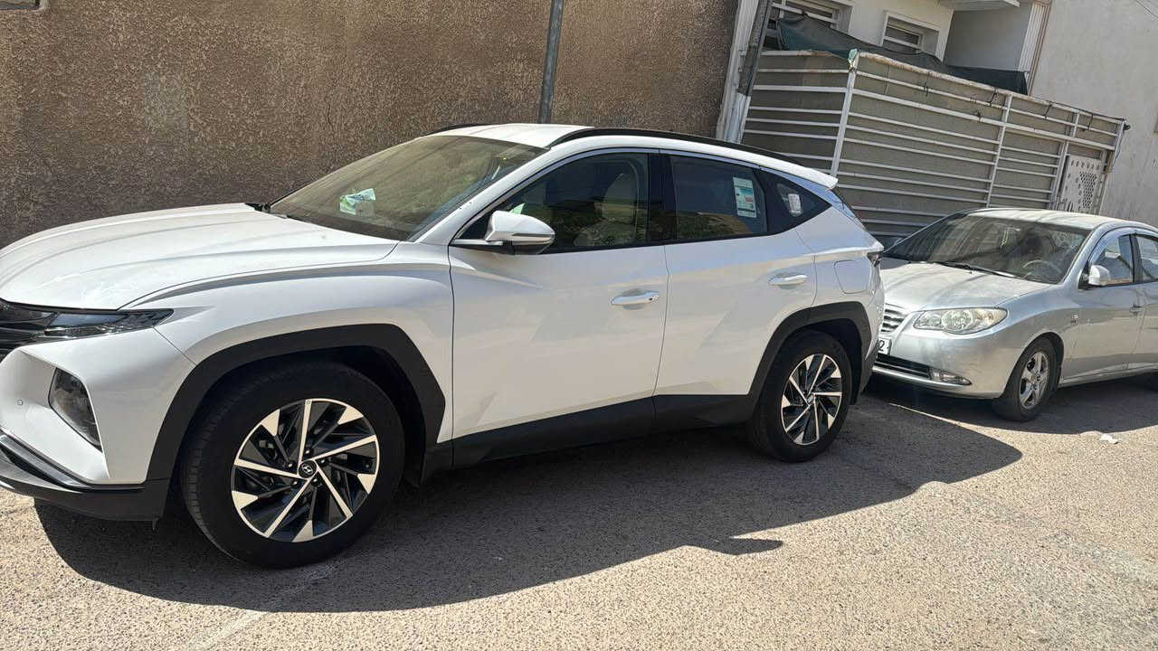 السلام عليكم للبيع هونداي توكسان خليجية مكفولة كفالة عامة من دعامية الدعامية ماشية ٣١ ألف كيلو رقم بغداد باسمنا من زيرو سبير منازل 
فول عدا فتحة 
كراسي كهرباء 
بصمة تشغيل 
بصمة أبواب 
تبريد قطعتين 
اشاير بلمري وشفط 
مكينة ٢٠٠٠ دوش المرغوب 
حساسات امامي وخلفي 
شاشة ديجتال 
شاشة ايباد كبيرة 
بردات خلفية 
سايد بريك دكمة 
مودات قيادة 
مكان سيارة جي جهاد 
السعر ٢١٠ 
***********
*********** بغداد, العراق
