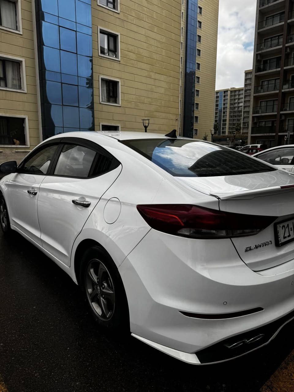 هيونداي النترا (افانتي) 2017 وارد كوري كلين.
ماشية 98,100كيلو متر، رقم سليمانيه باسمي.
سنوية ورقم جديد وهزة جديدة
السيارة تعتبر كلين بيها الدوسة من جهه السايق معدله ومصبوغه ومن جهة السكن فقط شبر معدل ومصبوغ
واني صبغت الدعامية الامامية والخلفيه للجمالية موضحه بالصور.
محرك 1.6 GDI
شاشة 
كامرة خلفيه
حساسات خلفيه
تحكمات ستيرن
مرايات شفط
سعرها 137$ وبيها مجال شرط التحويل. 
مكان السيارة اربيل مجمع لالاف ١٥٠
 رقمي ***********
