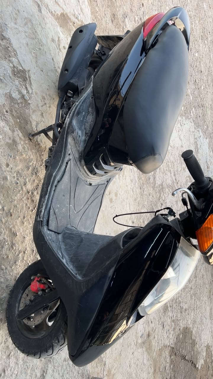 سلام عليكم دراجه نضيفه مال رمبخ الله شاهد صاله 3اشهر من نزلته دراجه مكينه ما مفتوحه المكينه خرسه رايده ب700او بيه مجال للشراي رقم ‭0773 606 2860‬ مكان جاميله قرب زامل ابو داطلي
