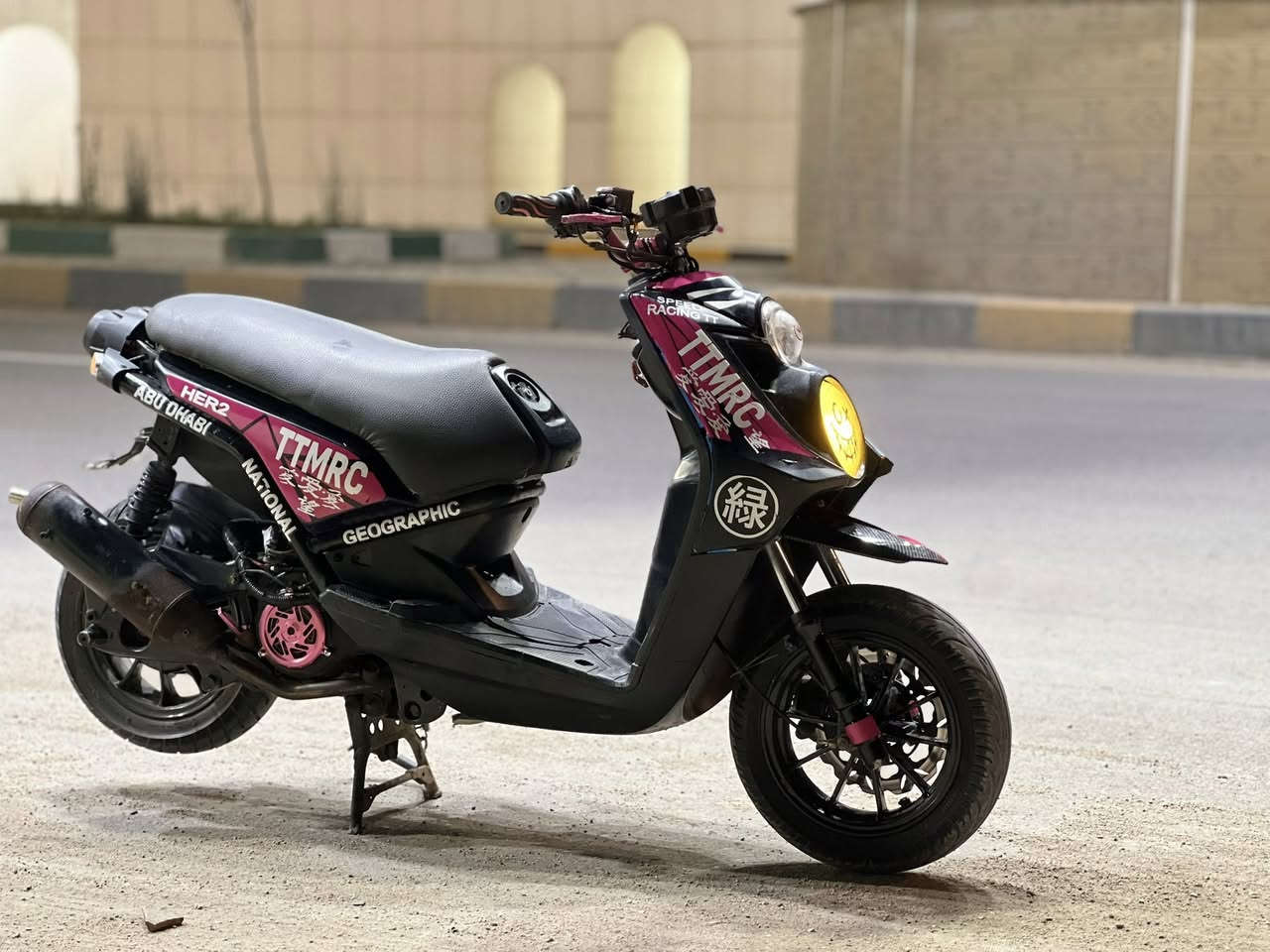 س ع سكنس جبلي نوزل للبيع بلادي 52.5 بس ولفات 

زوج وياله اصلي زوج تاير جديد 
ستيرن كرزي اصلي 
قبق فلاوين كرزي 
قبق عمبار RGS
يدات كرزي 
صالنصه صجميه اصليه أم حساس 
صينيه بريك RGS
دبلات أمامي خلفي بلادي 
فراك بريك RGS
شوته كاربون فايبر 
عليها وشمه تتي مارك 

نكره بكل وقت اي نقص مابيها كهربائيات كلها شغاله 
ب 850 ناصريه شطره ***********
